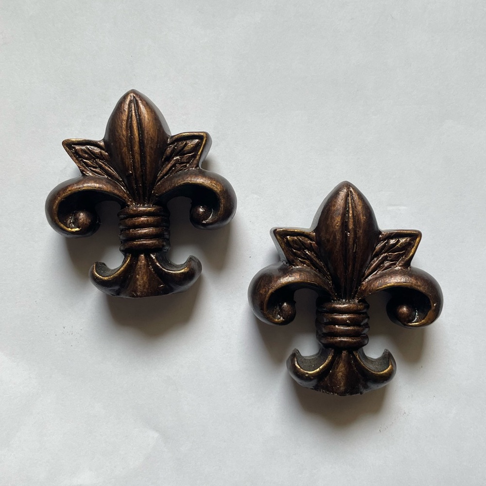 Lamp Finials-French Fleur de Lis, 1/4”
